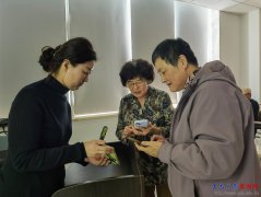 张丽还连系自专业视角