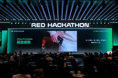 打制出一款可放进口袋的卡片吉他智能硬